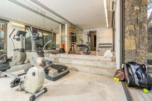 Su gimnasio y Hammam Sa salle de sport et son hamam
