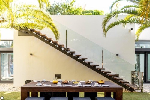 Almuerzo bajo las palmeras Déjeuner sous les palmiers