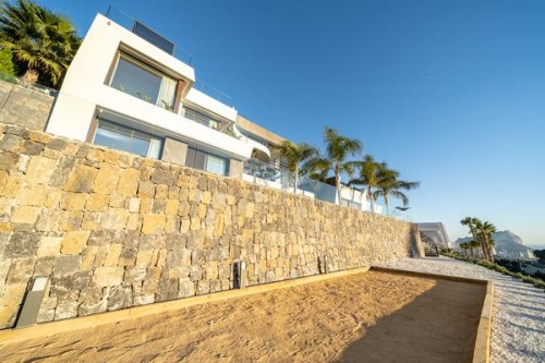Jugar a la petanca Jouer à la pétanque