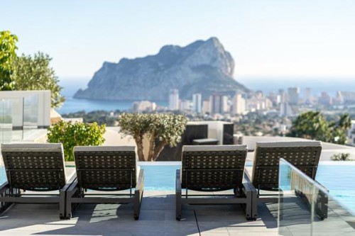 La vista desde la piscina La vue depuis la piscine