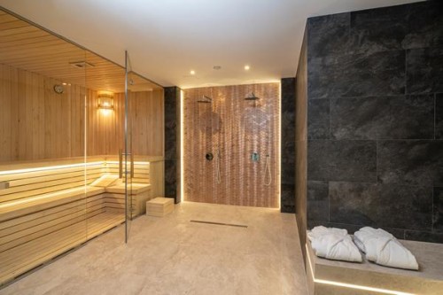 Relajarse en la sauna Vous détendre au sauna