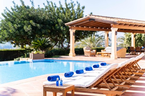 Tomar el sol en las tumbonas LA ROCA GALERIA1